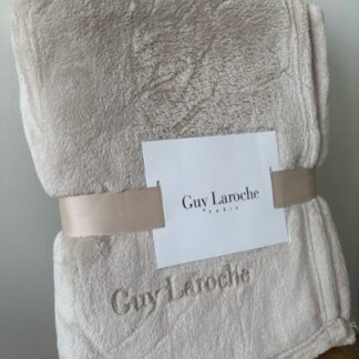 Guy Laroche plaid polaire